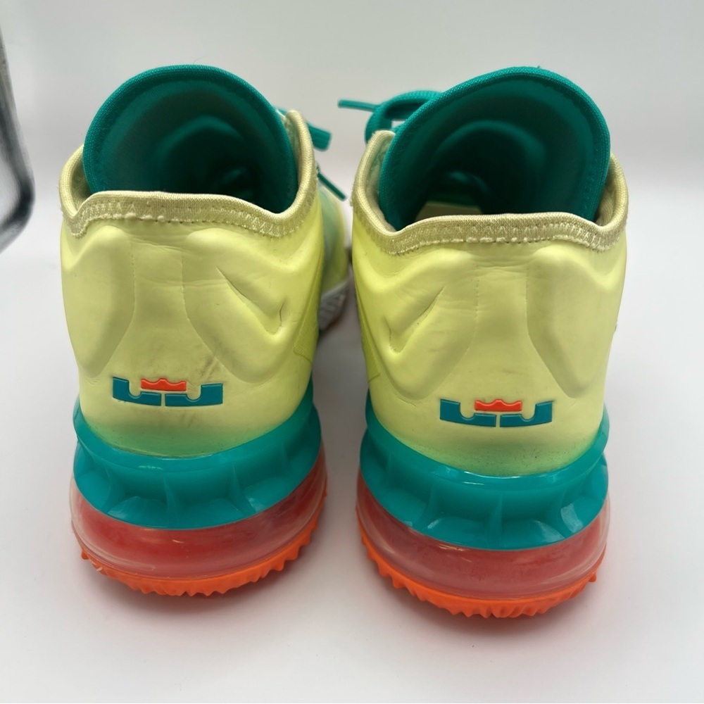 LeBron 18 harnesses Nike Sneakers - Picture 5 of 10